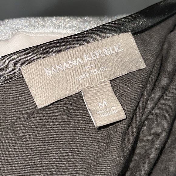 taupe Banana Republic luxe touch sleeveless top size medium - Picture 3 of 4